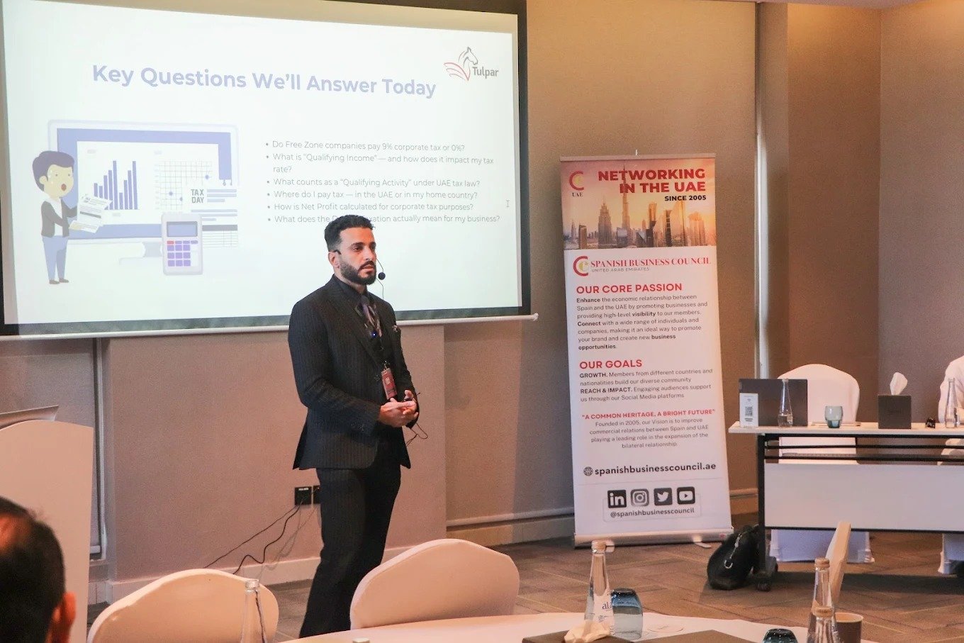 Ezat Alnajm presenting to a business audience